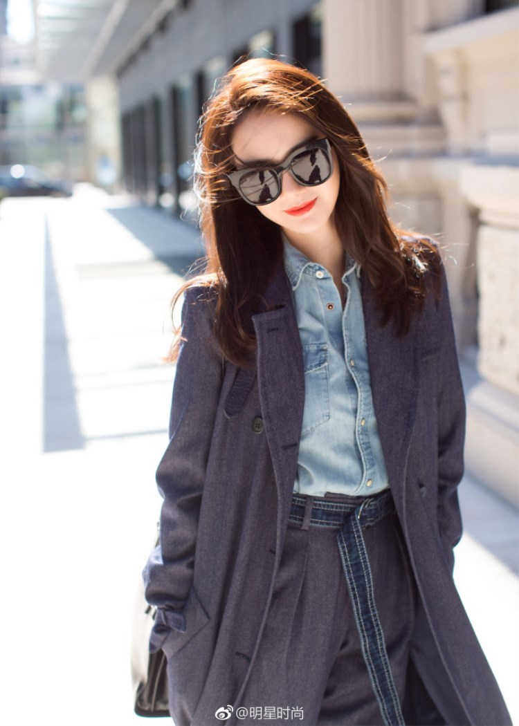 2021秋季新款女装戚薇明星同款蓝色牛仔外套修身长款风衣大衣9757