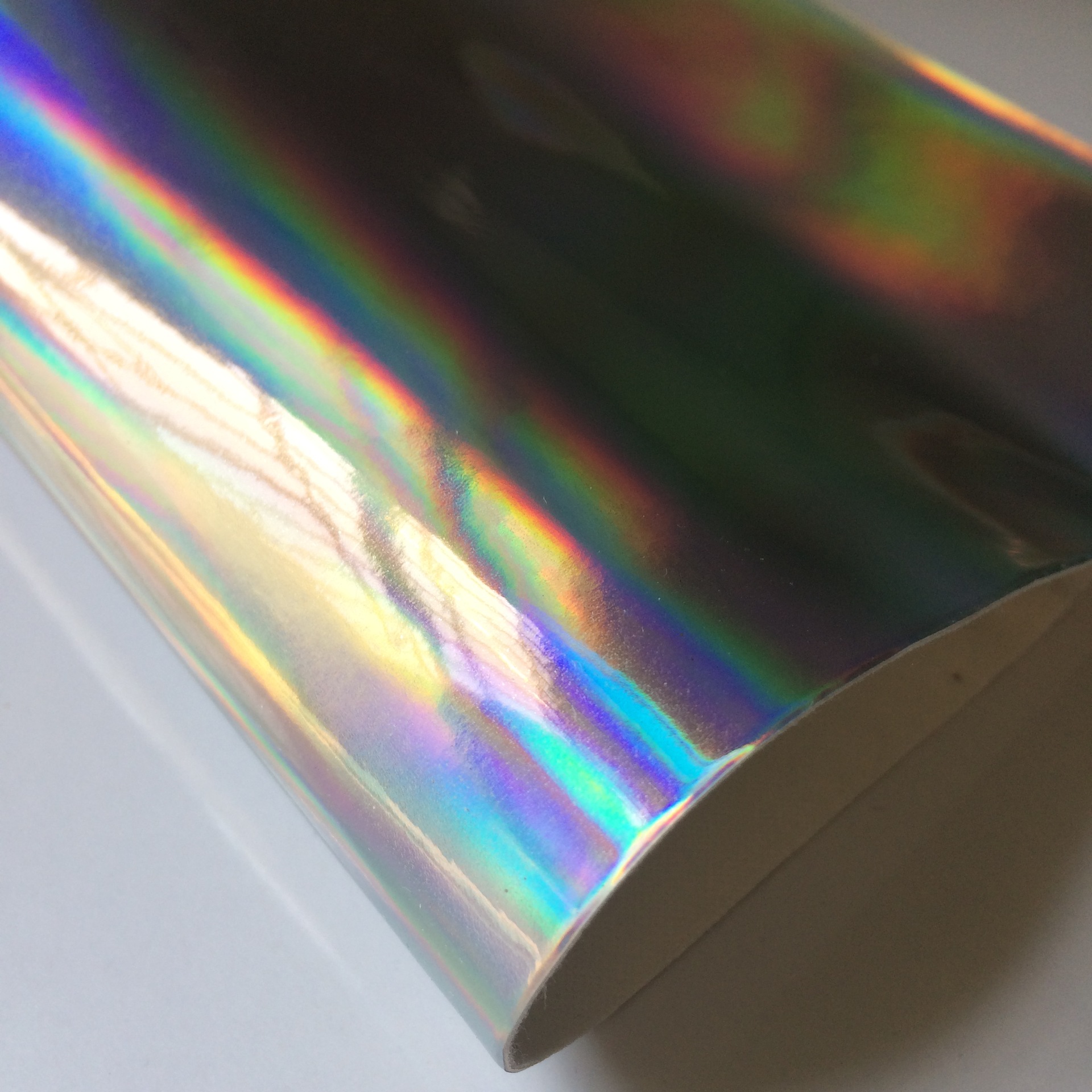 厂家优质现货批发 七彩镭射镜面皮革面料 pu皮革 幻彩炫彩皮料