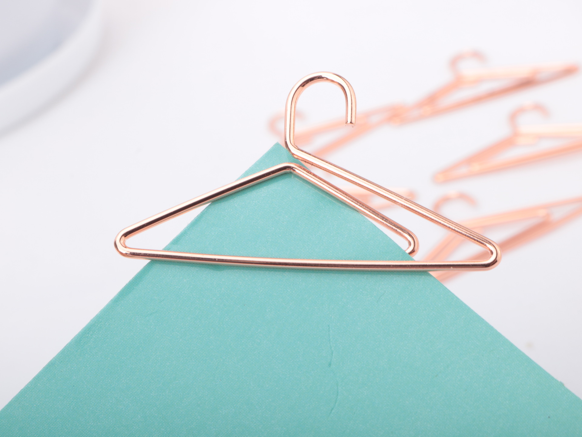 正旗新品玫瑰金小衣架回形针 定制金属曲别针 办公财务手账用品