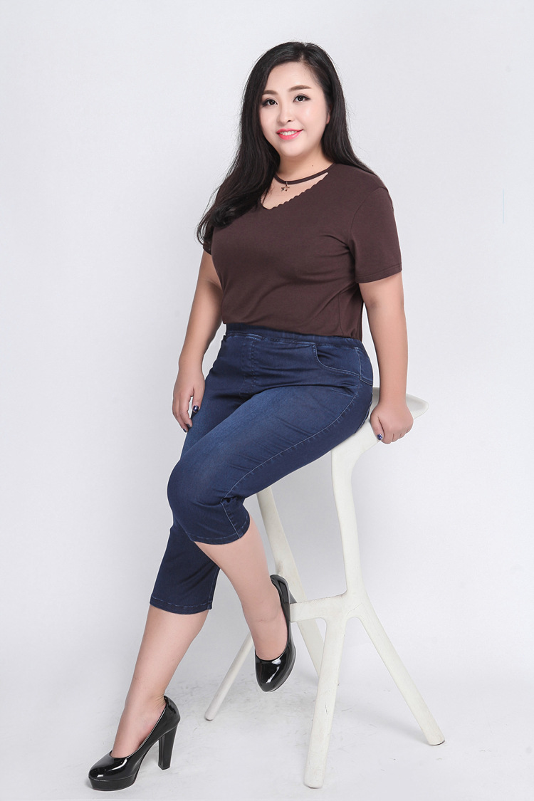 妞妞模特穿的是4码 身高:168 体重:85kg 胸围:103cm 腰围:92cm 臀围