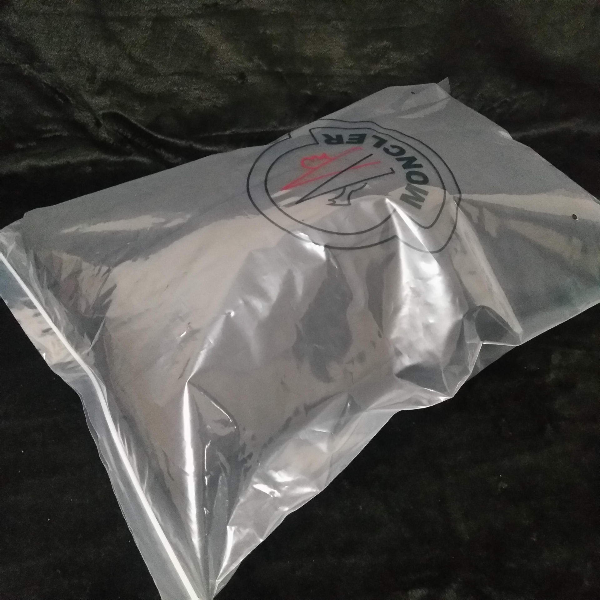 包装,涉及人们的日常生活,包括食品袋,日用品袋,服装袋,购物袋,快递袋