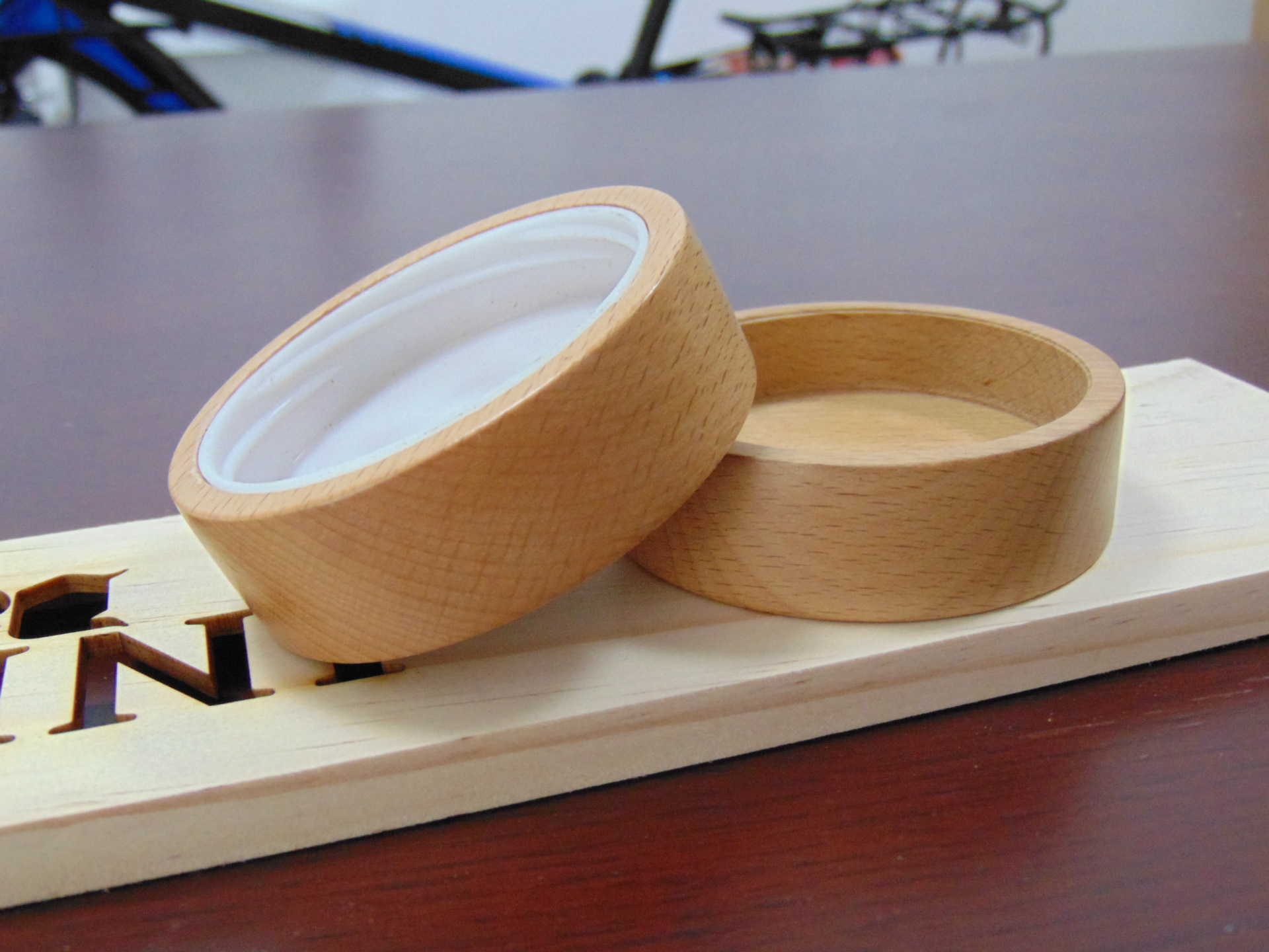 材质:榉木 工艺:抛光打磨,喷漆 加工定制:是 品牌:星汉 制作工艺:磨削