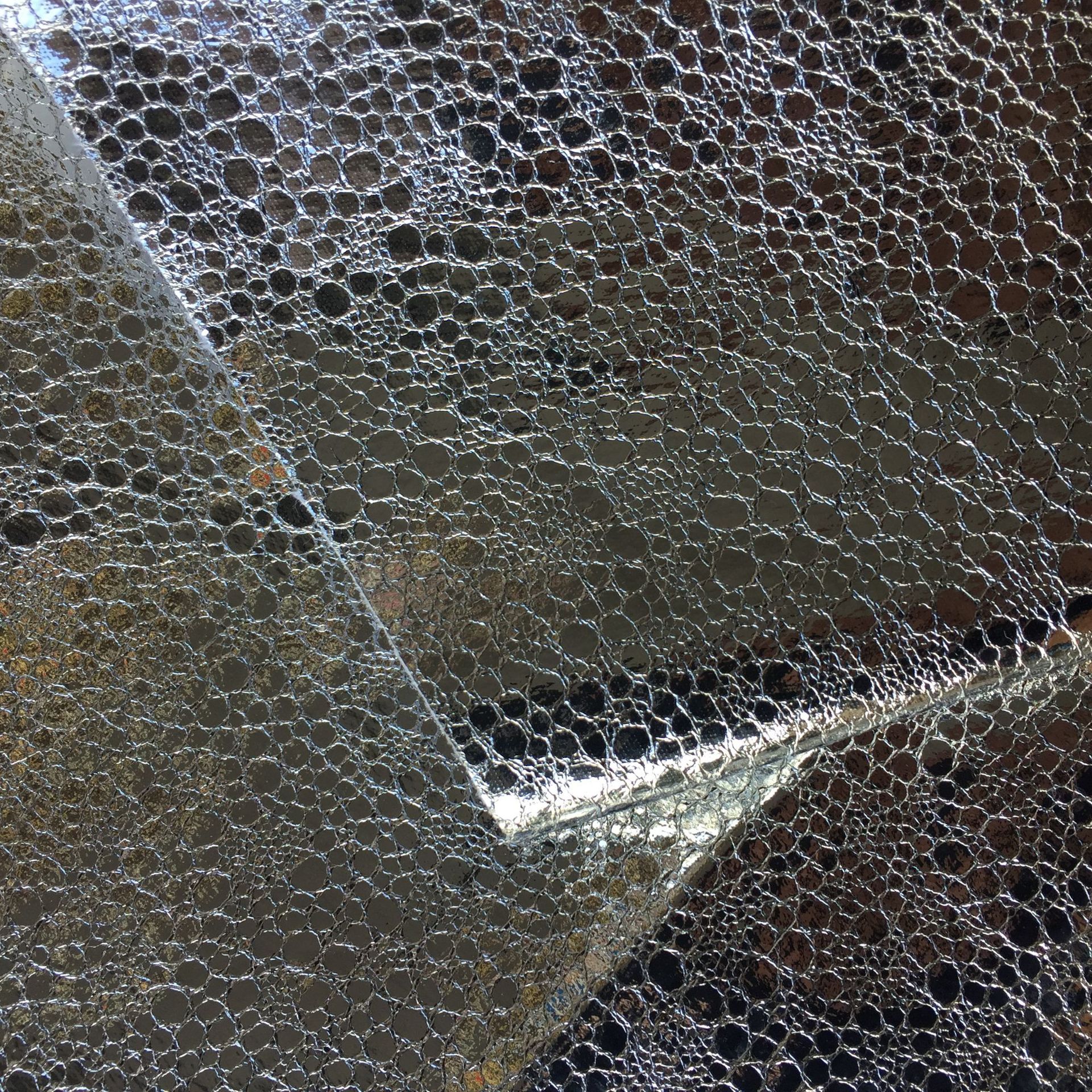 骏荣皮革现货供金属爆裂纹棉布斜纹底pu箱包手袋皮革2018新款热卖