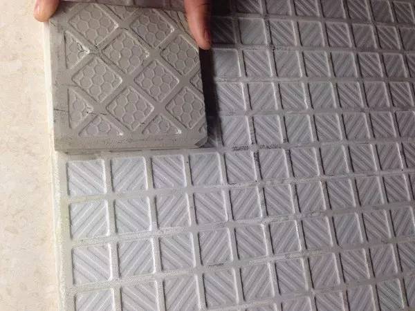 看 瓷砖的背面 (看砖坯)