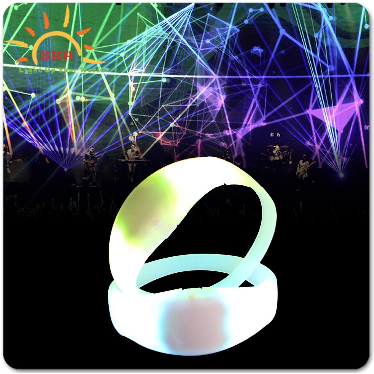 定制手机app蓝牙控制手环发光灯色 大型舞台表演led遥控手环批发