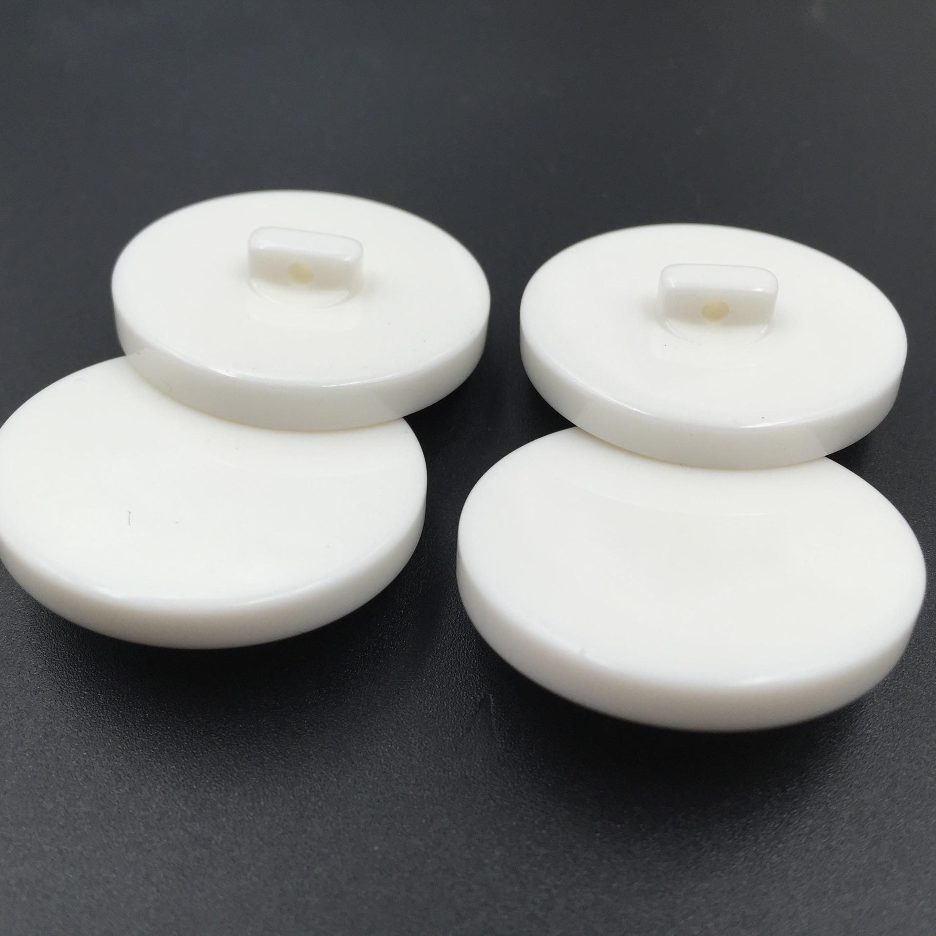 现货平面瓷白蘑菇扣 高脚树脂纽扣 半圆形纽扣大衣衬衣专用可定制