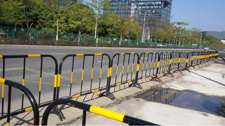 南京铁马铁围挡黄色黑色防护铁围挡厂家直销