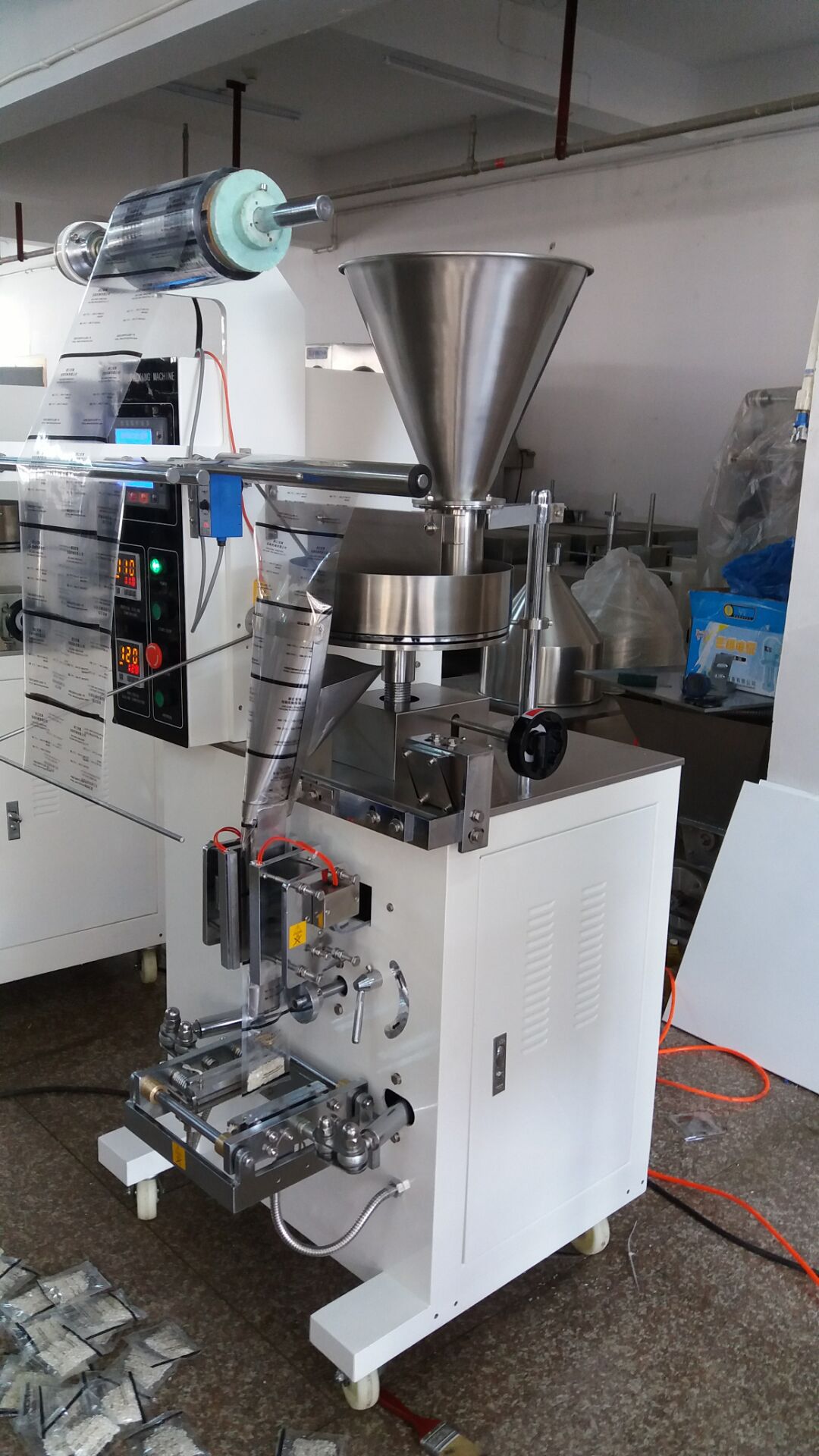 厂家热卖 bf-k100 自动小型颗粒包装机药丸食盐白糖包装机