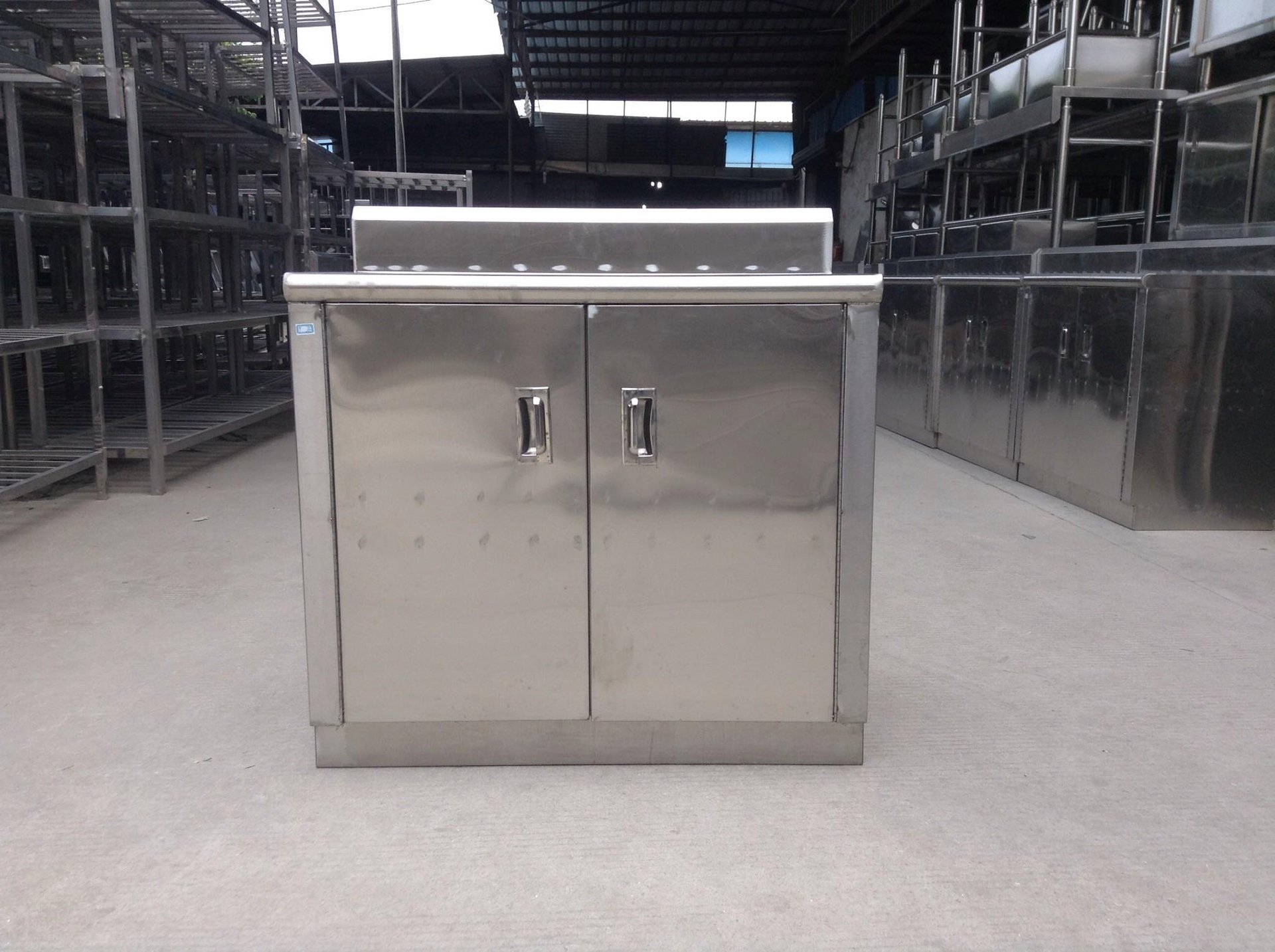 榆林不锈钢双开门柜子/榆林铁板来料加工/出厂价格