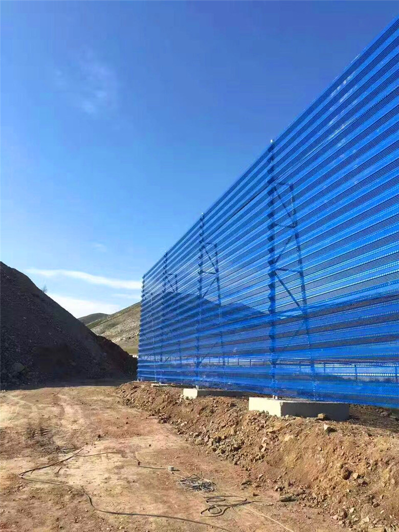 定制 港口储煤厂防风抑尘网 喷漆镀锌板挡风墙 金属冲孔防风网