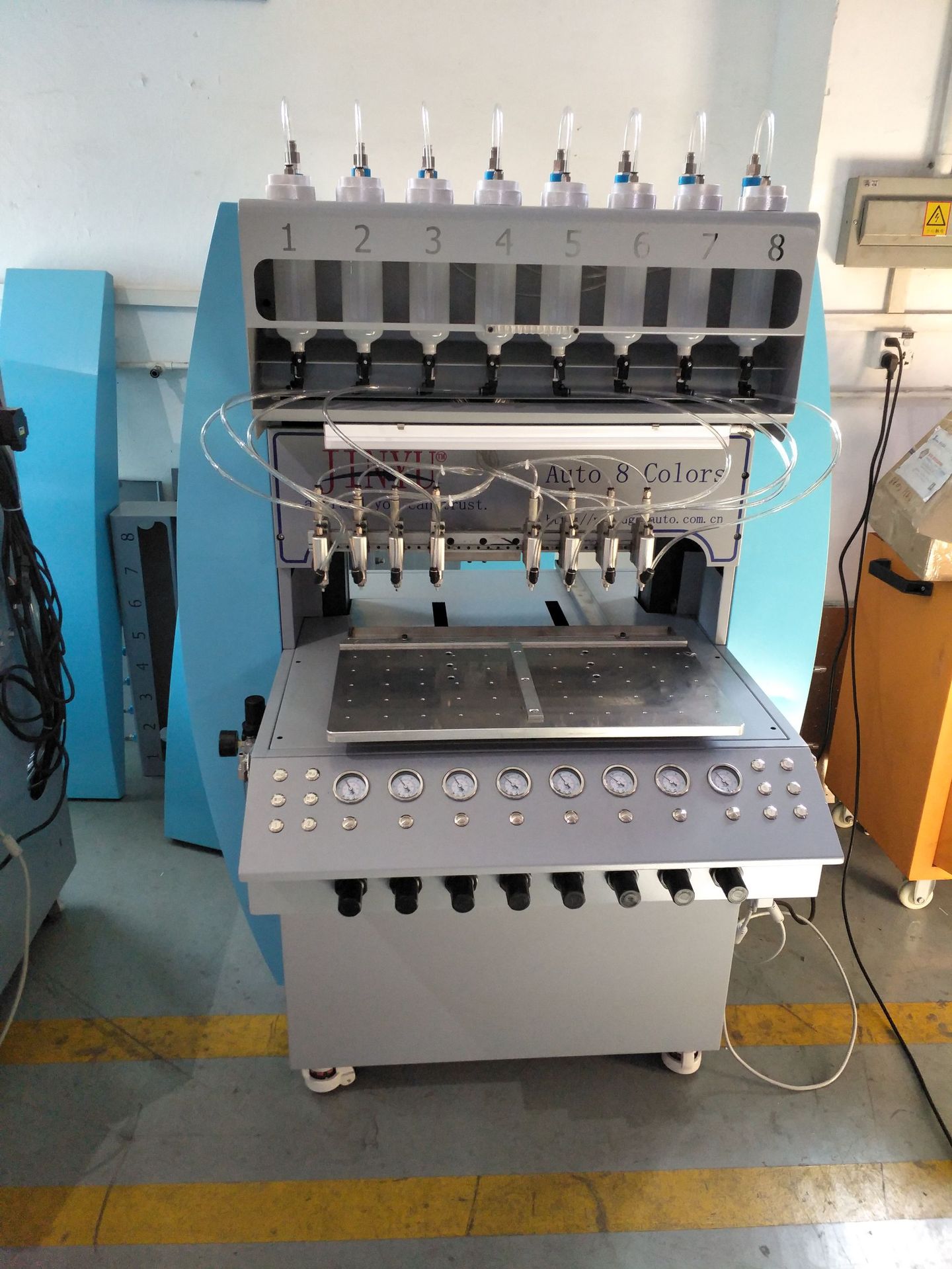 硅胶手机套 金裕厂家直销  硅胶点胶机,是专业用来点硅胶的设备