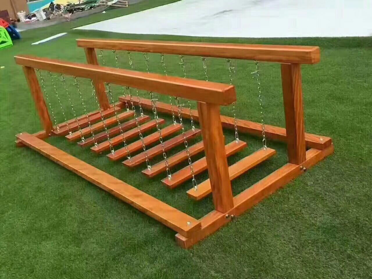 户外黄花梨木制玩具幼儿园木质荡桥儿童惊险平衡木训练独木桥实木