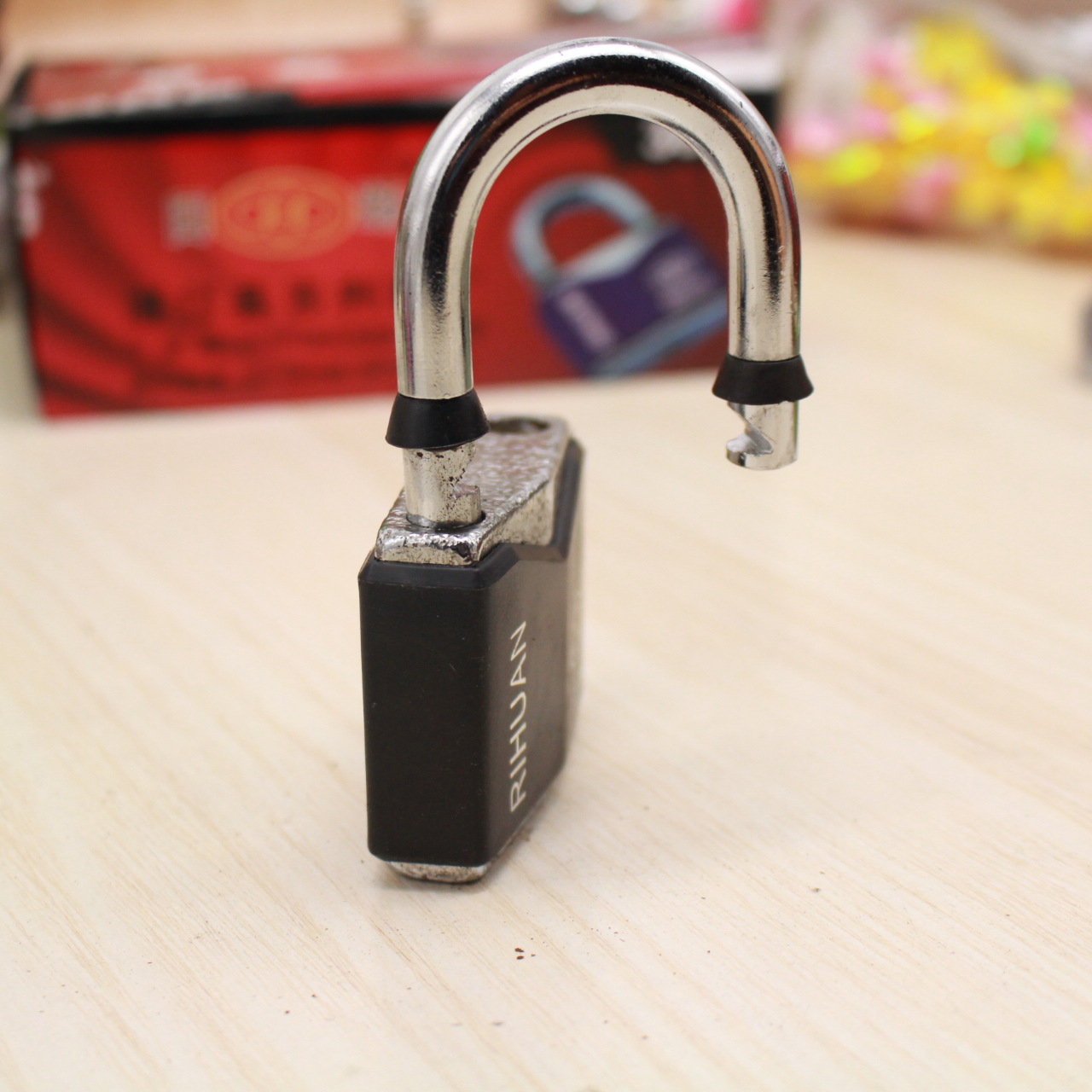 三环锁,恒胜锁,日环锁,梅花锁,抽屉锁,卫星锁,金鹰锁,不锈钢钥匙盘