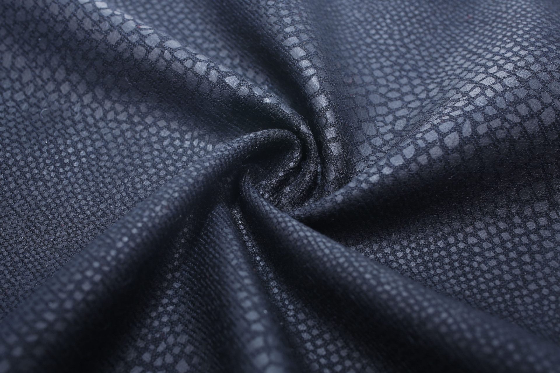 厂家直供后工艺覆膜粗纺毛呢面料 秋冬深色服装大衣布料现货批发