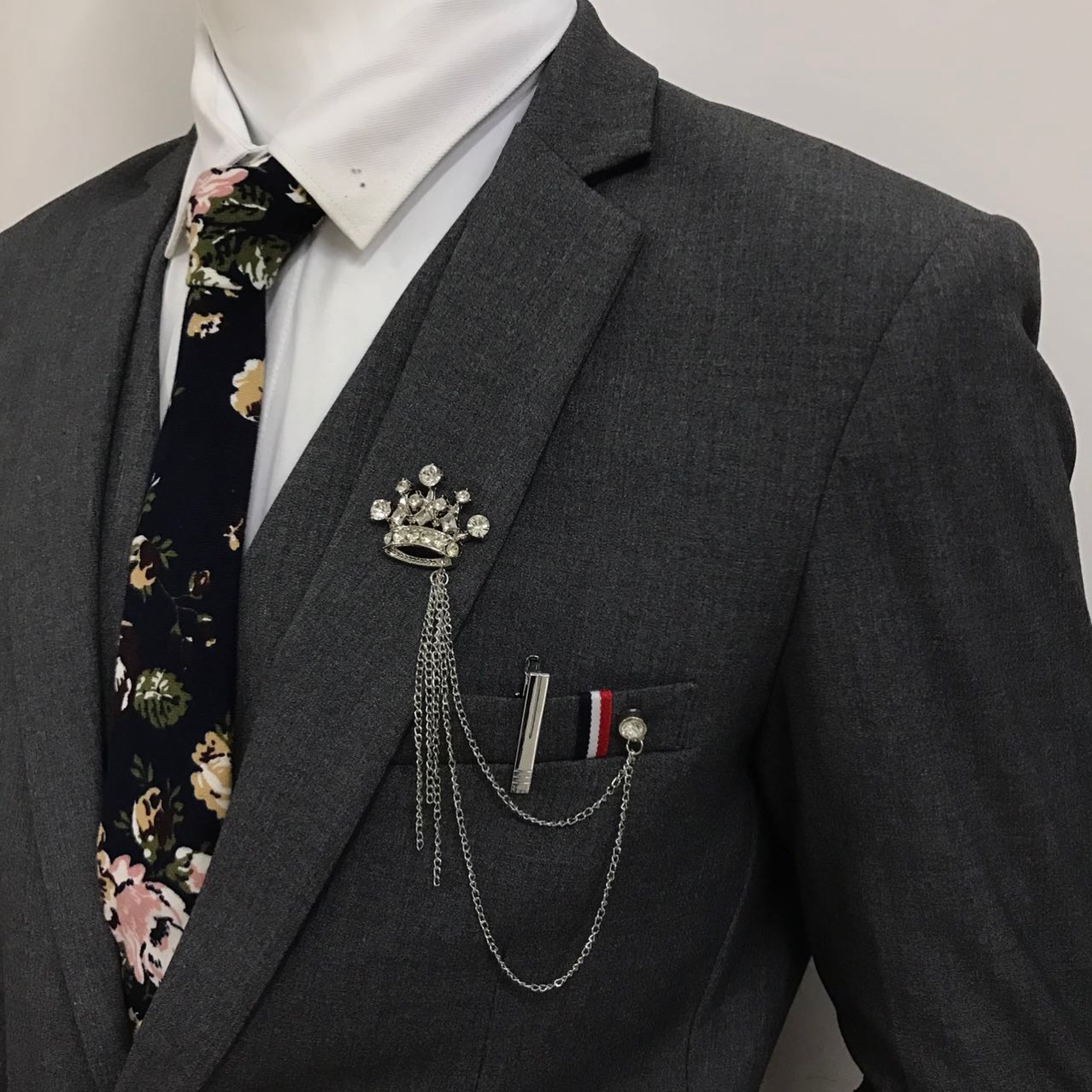 欧美百搭男士皇冠流苏胸针链 西装胸针配饰 合金镶钻胸针链批发