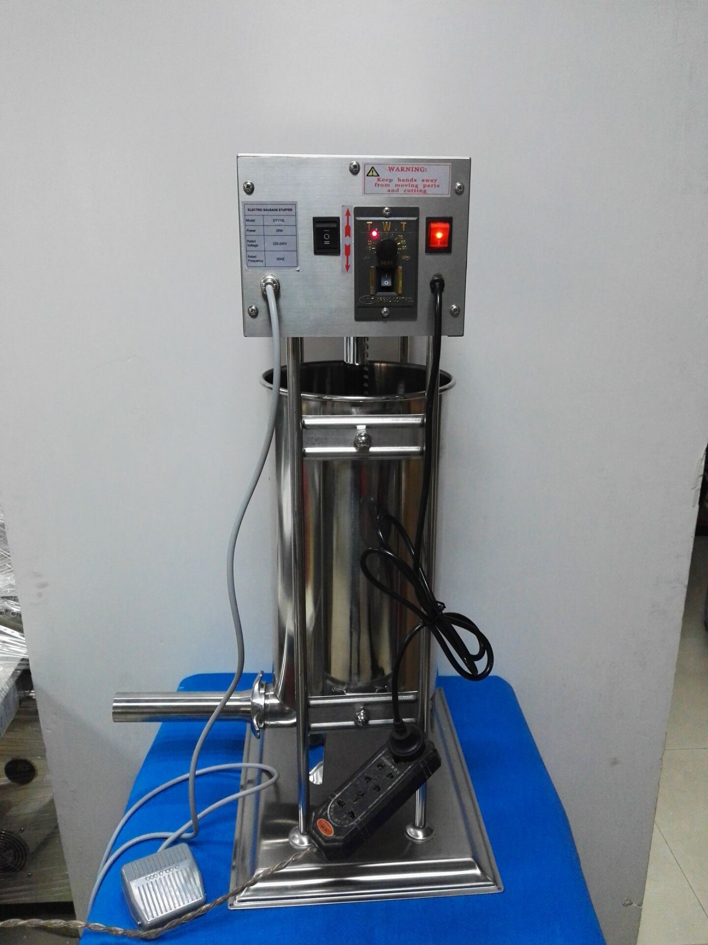 直销电动灌肠机火腿肠加工设备香肠加工设备小型灌肠机批发