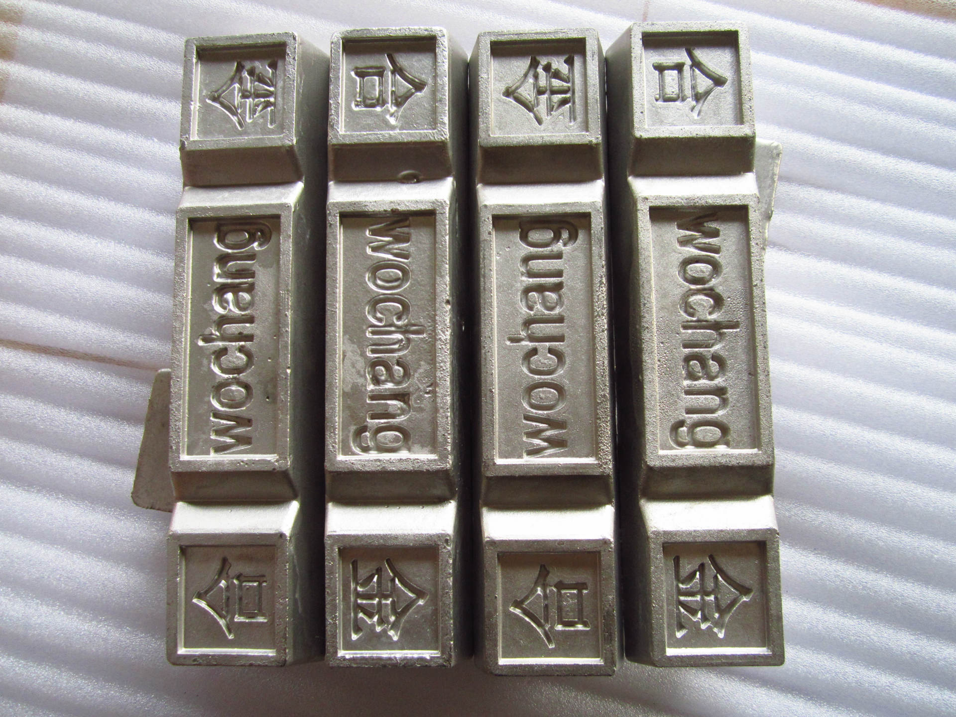 低熔点焊料低温锡合金用开水就可以融化的金属材料熔点70度