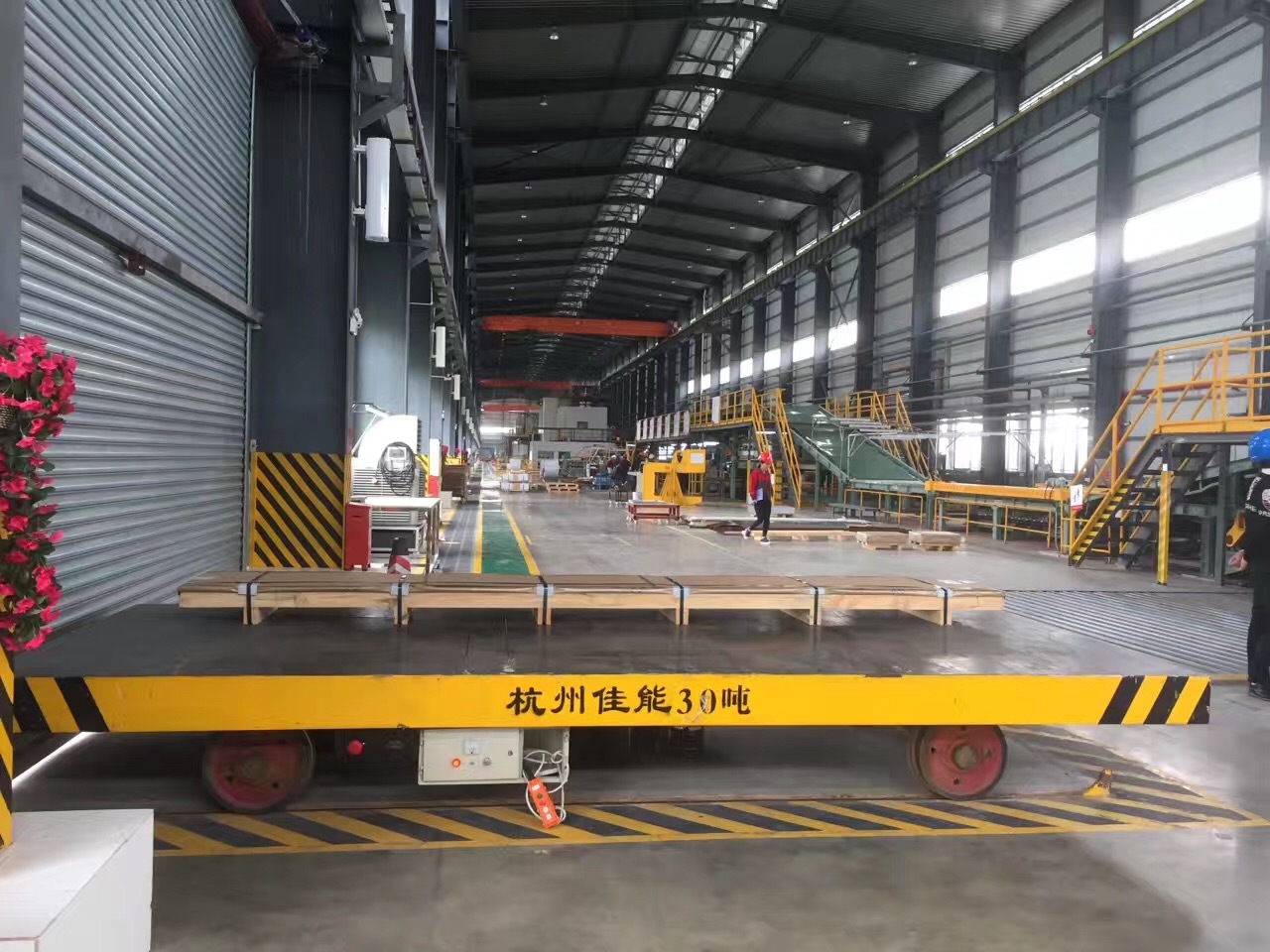 车间地轨电动搬运平车蓄电池低压轨道平板车电瓶运输车供电式30吨