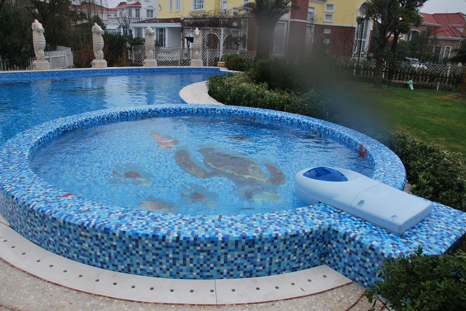 佛山工厂水晶玻璃马赛克拼图游泳池三色蓝陶瓷海豚瓷砖来图定制