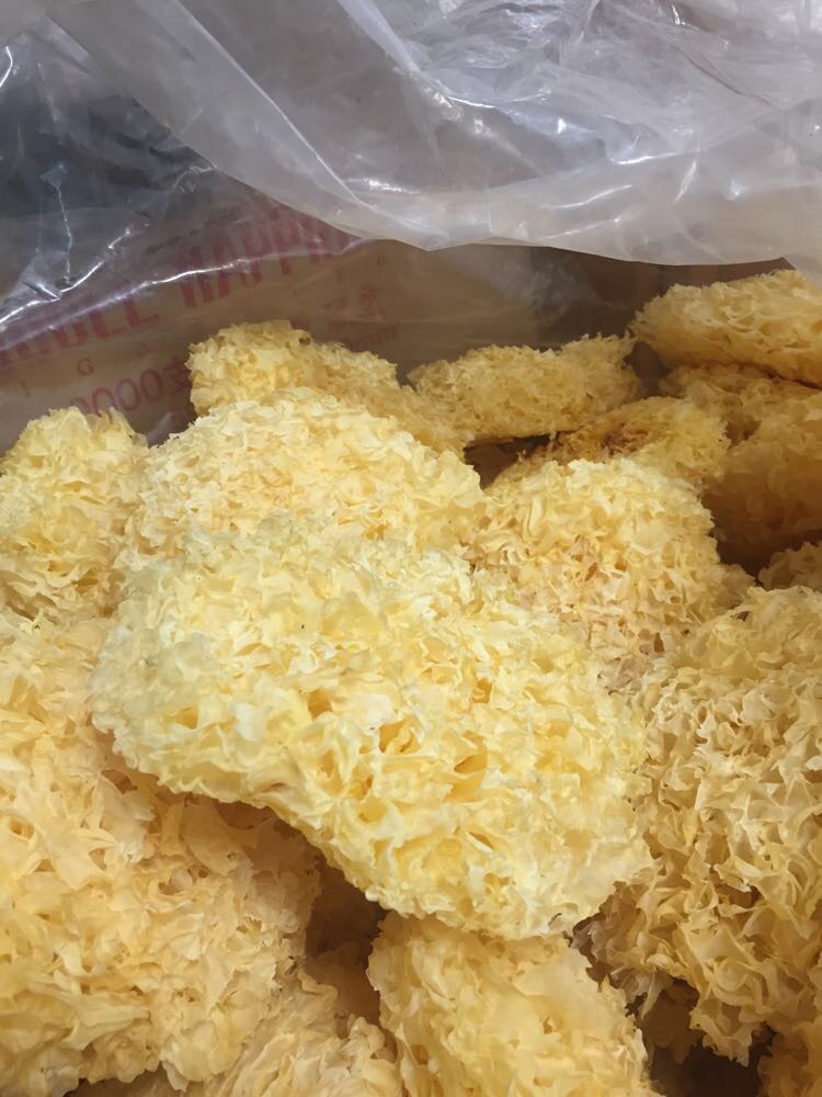 子里此处的一件为一斤的意思直径10-12厘米本品为大朵银耳干货以下