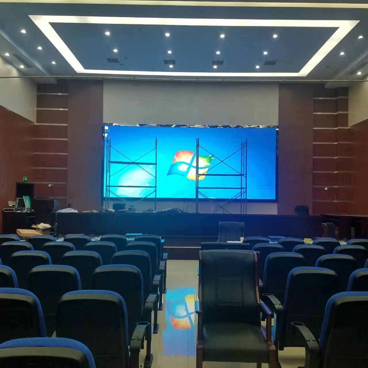 p4室内全彩屏led显示屏p4高清会议室大屏幕p4户内全彩酒店舞台屏