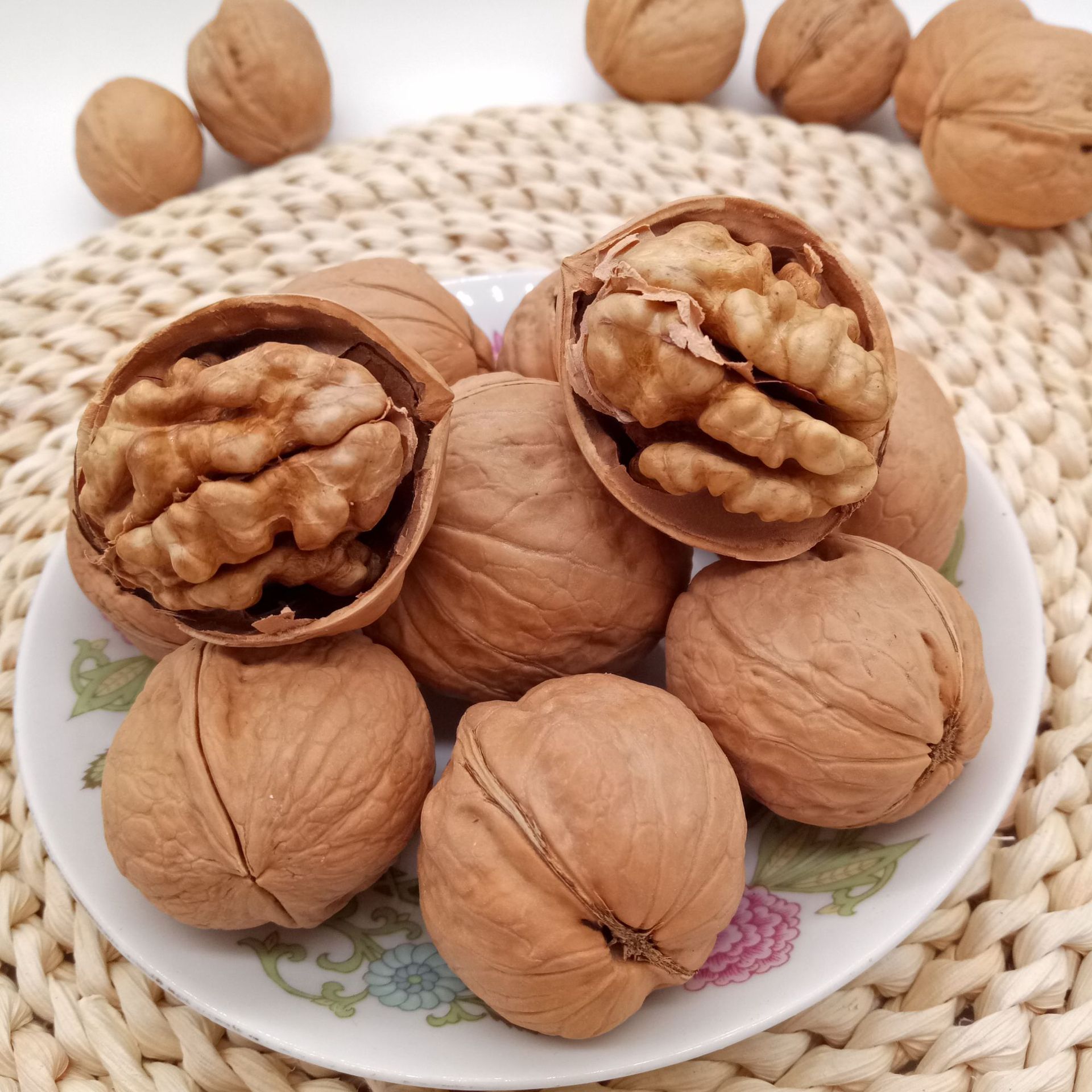 批发新疆阿克苏薄皮核桃皮薄肉厚 年货优选老少皆宜厂家直销