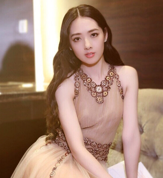 你离女神之间就差个美发型,郭碧婷亲自示范 15款女神长发美造型!