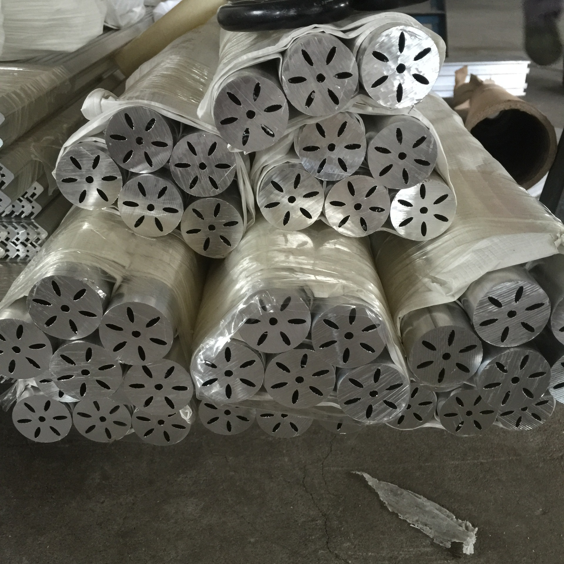 冷锻灯具电子散热器铝加工 大功率led太阳花散热器工业铝型材