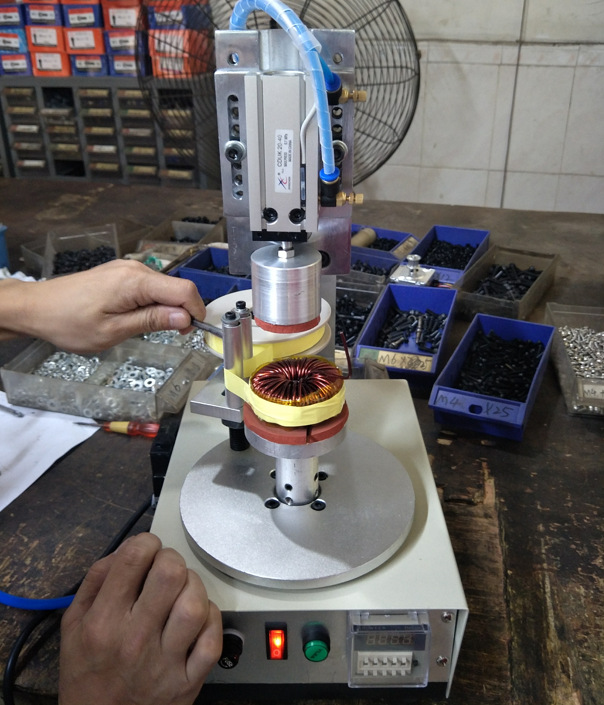 tm-1000rs磁环线圈外围胶带半自动包胶机带气缸式自动压住包胶机