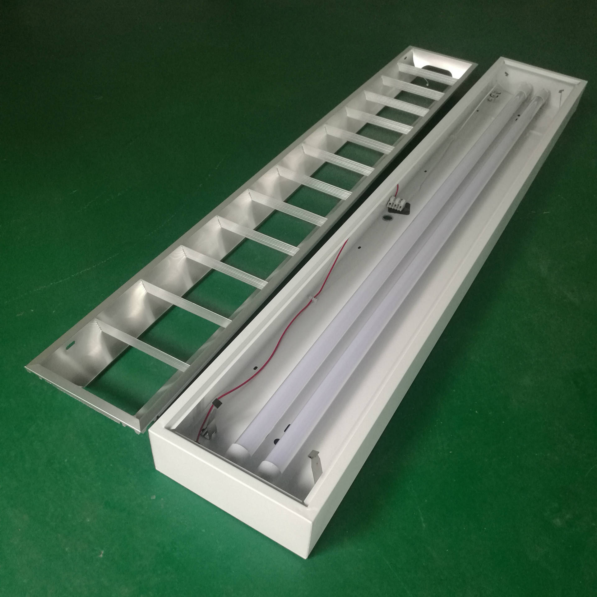 厂家直销吸顶式哑光铝格栅灯盘t8 led明装灯盘 1