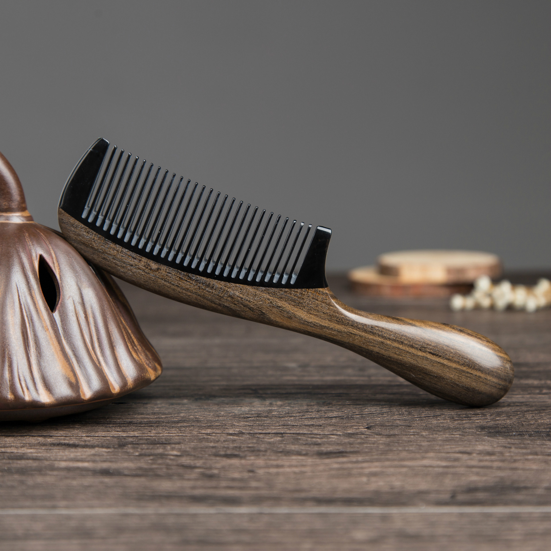 梳芙人绿檀木梳子牛角梳按摩天然防静电大号檀香木梳宽齿脱发长发