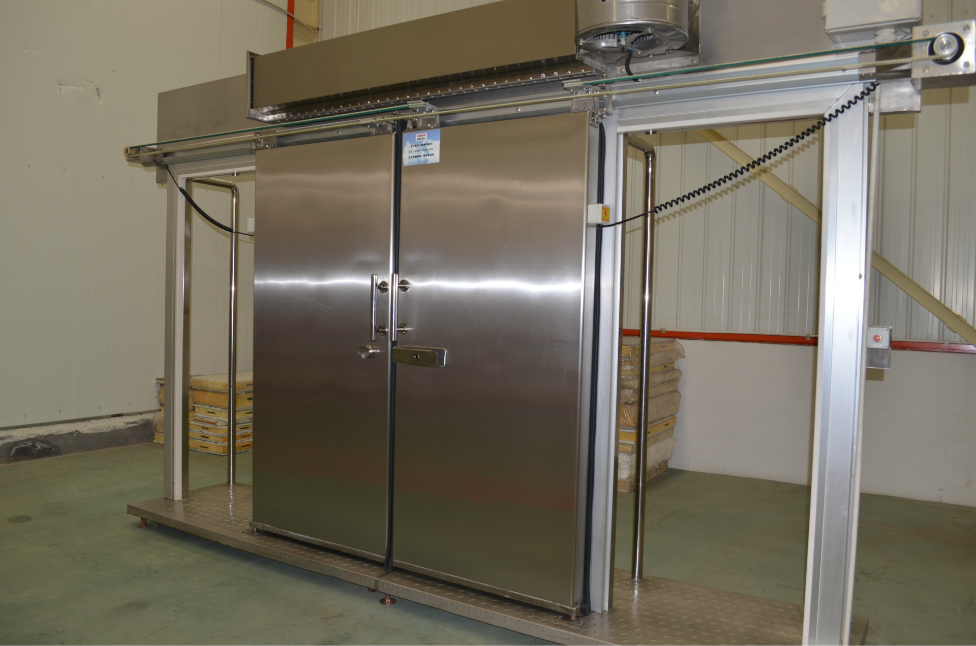 厂家供应 不锈钢电动平开冷库门冷藏保温门 低温密闭平开冷库门