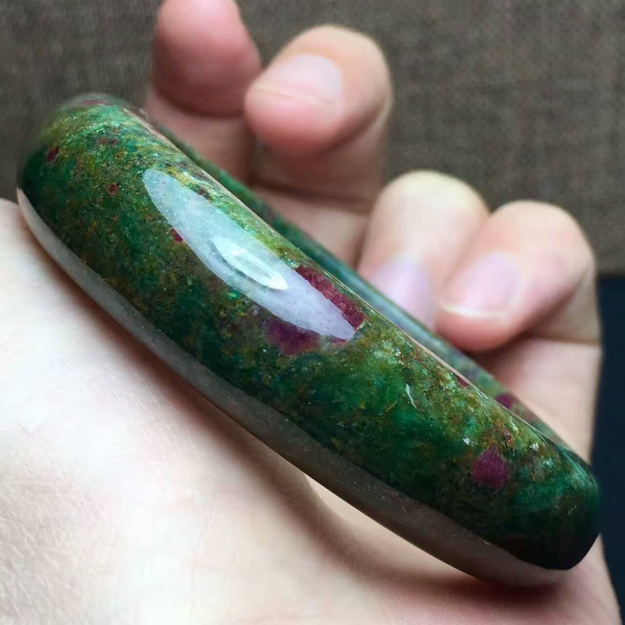 新出货 天然红绿宝手镯 一物一图 表面圆润 实拍 特惠