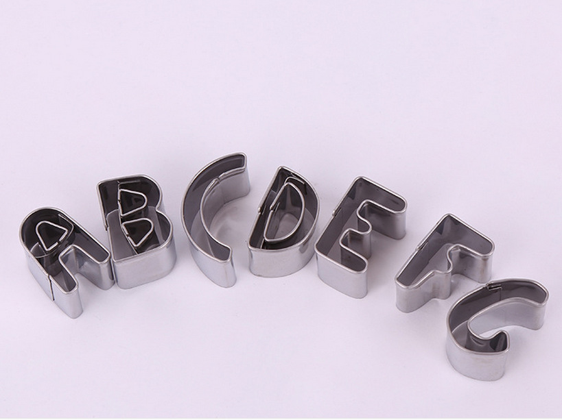 厂家直销不锈钢英文字母激光切割 不锈钢字母吊坠 钛钢首饰配件