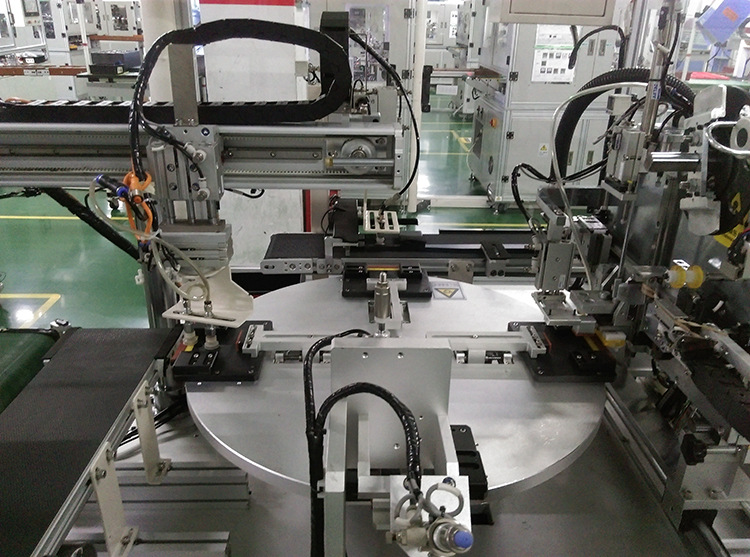 电芯杯槽凹面自动扩边整型切绝缘胶贴胶 锂电池凹面自动贴胶机