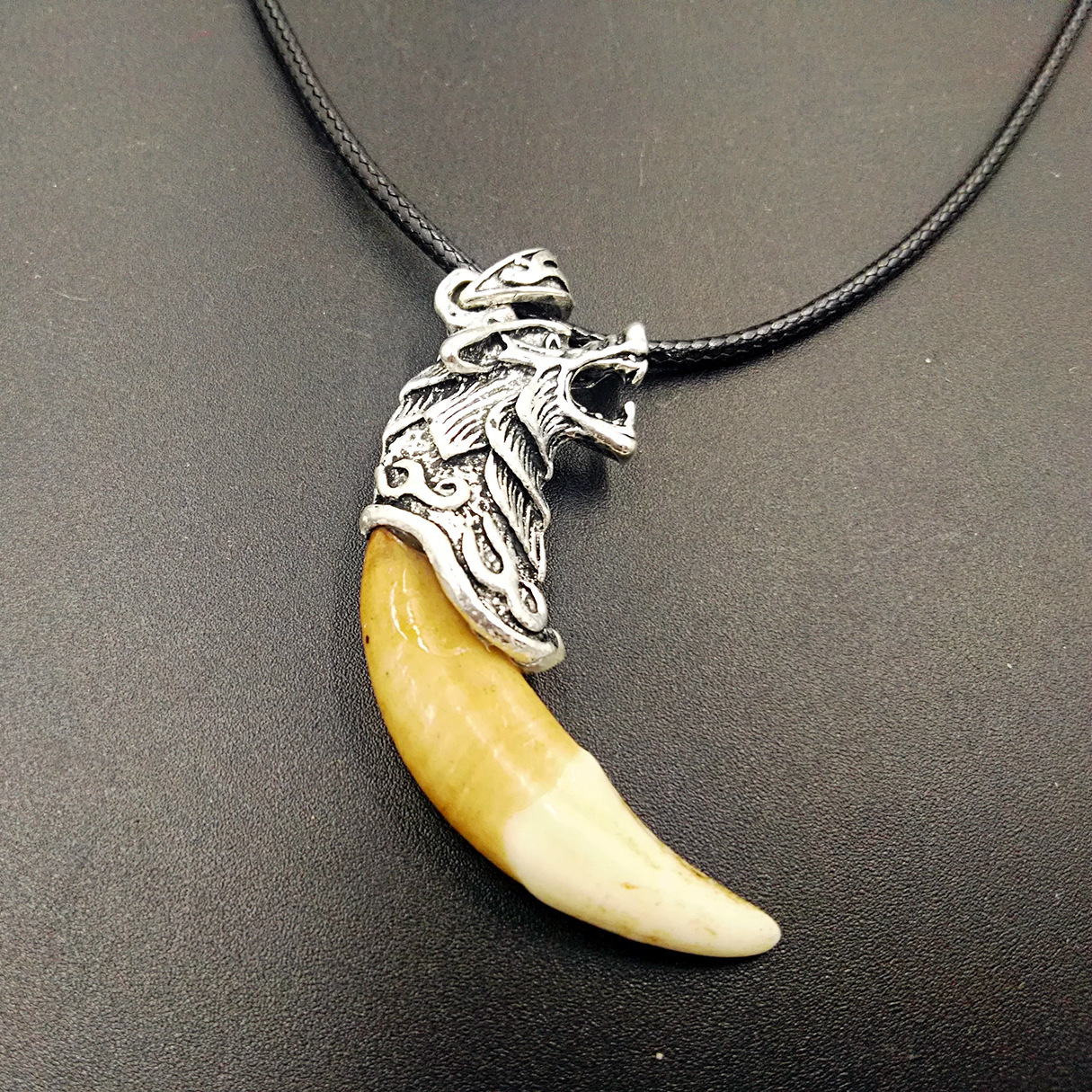 狼牙造型吊坠真品狗牙骨质男士项链 送男友生日 旅游纪念品