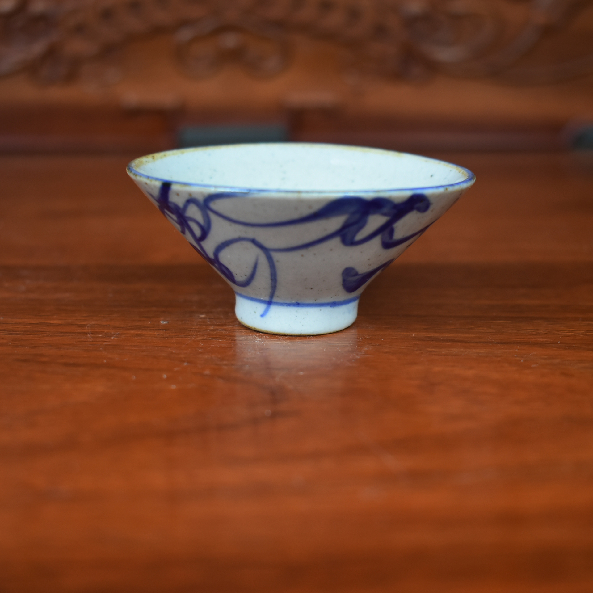 厂家直销 景德镇文革厂货古窑手绘青花刀字老茶花斗笠杯茶杯
