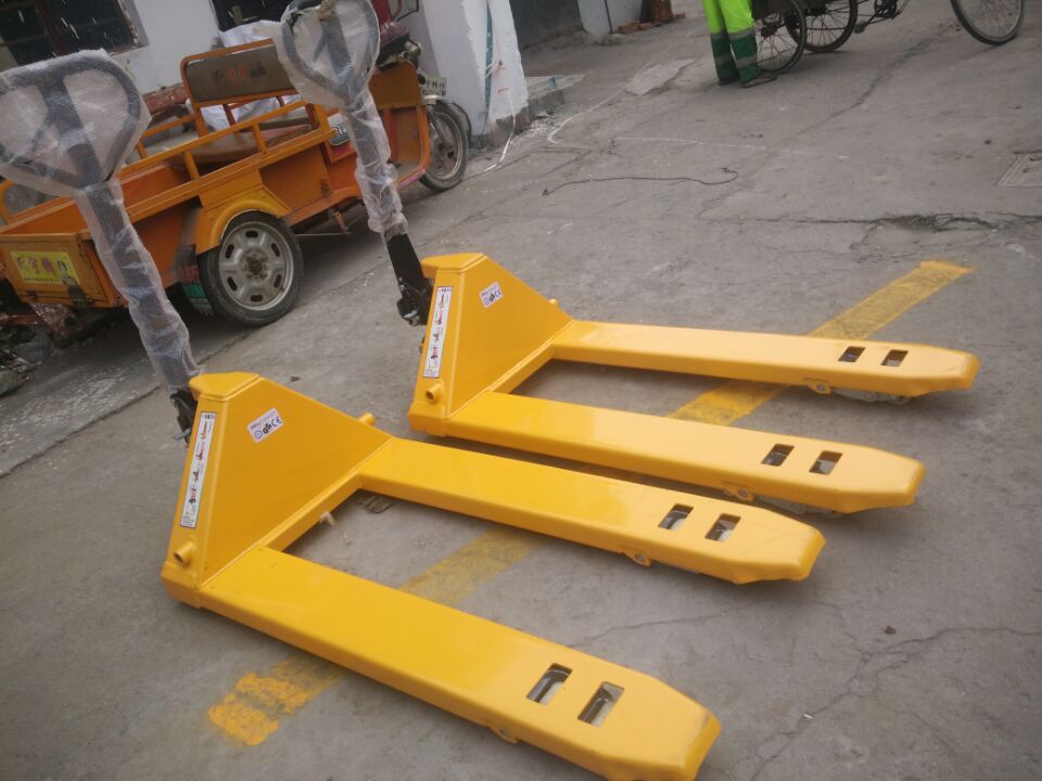 手动搬运车 液压叉车 托盘搬运车2-5吨手动叉车 手动装卸搬运拖车