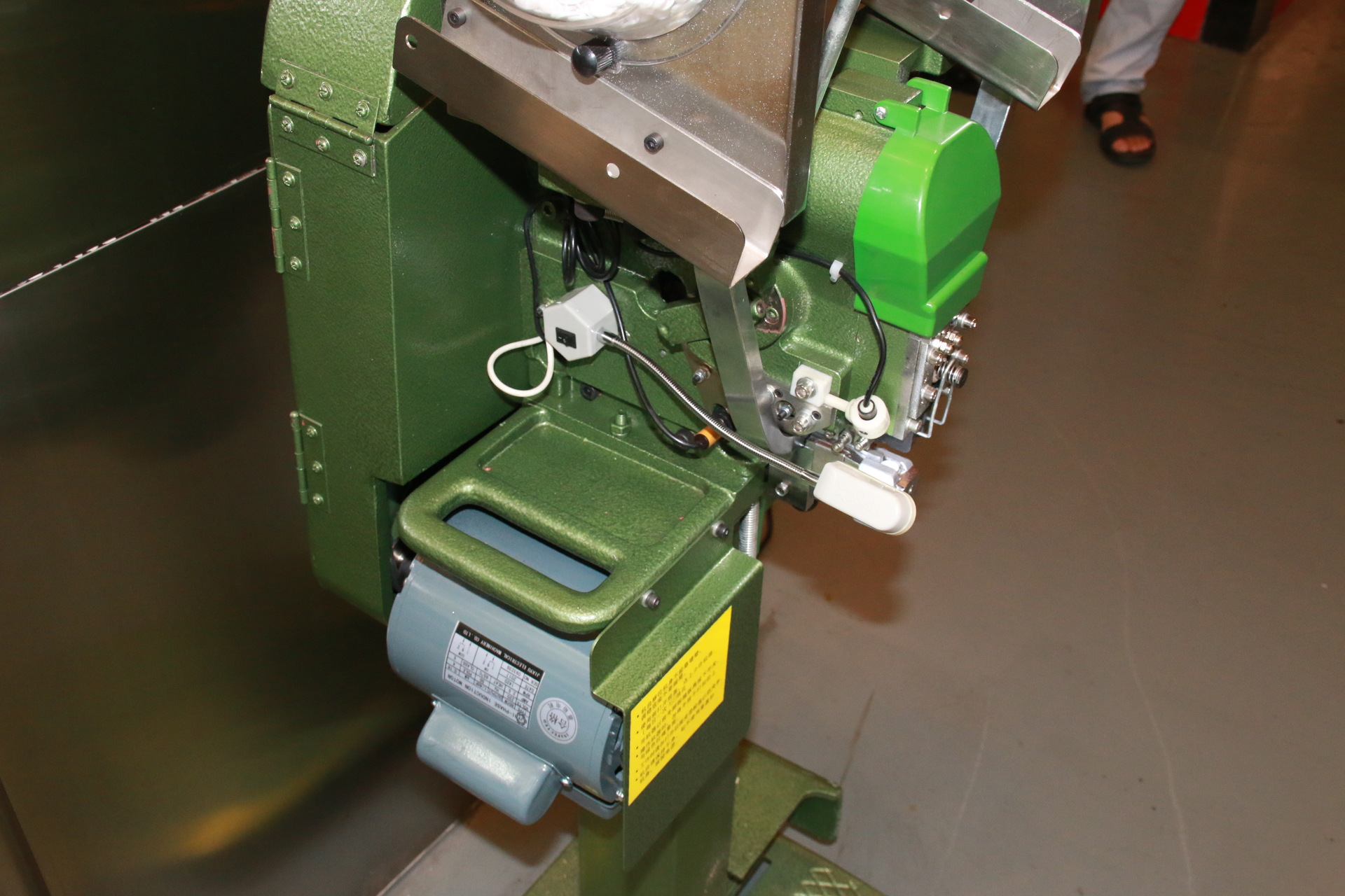 全自动打扣机 自动鸡眼机 自动四合扣钉扣机 自动五爪扣机