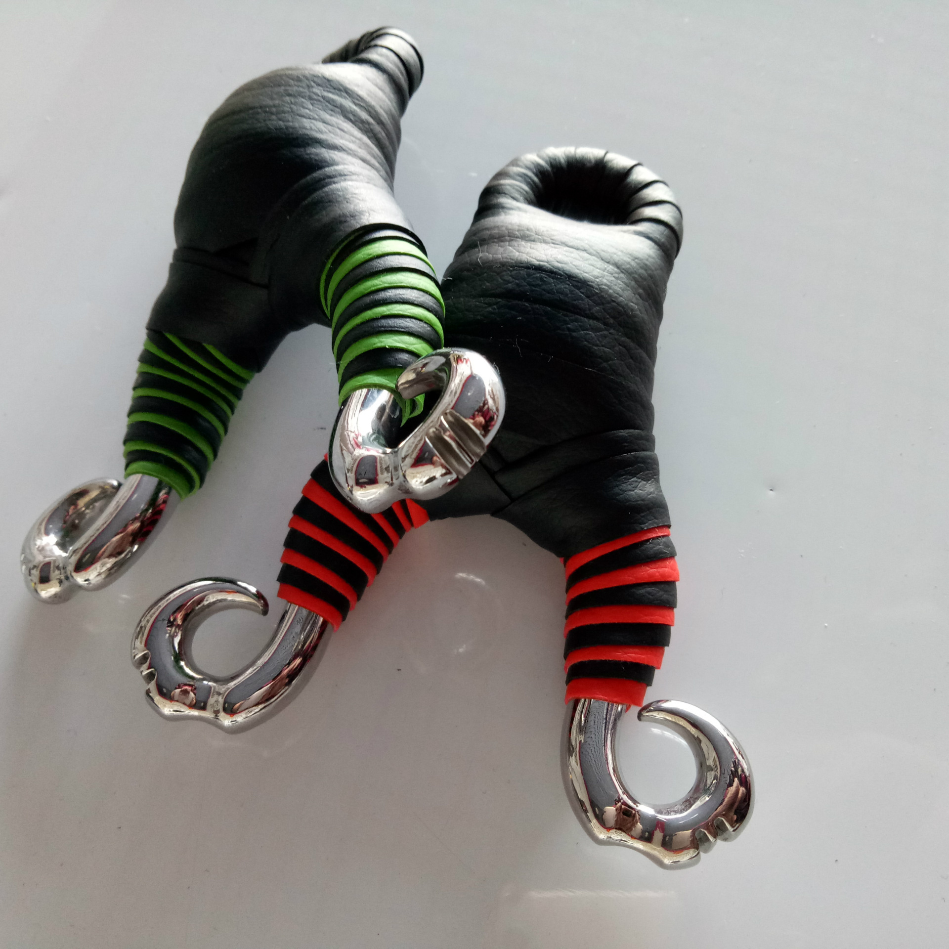 厂家直销 钛钢不锈钢藏羚羊弹弓 传统竞技弹弓带准星户外野营弹弓