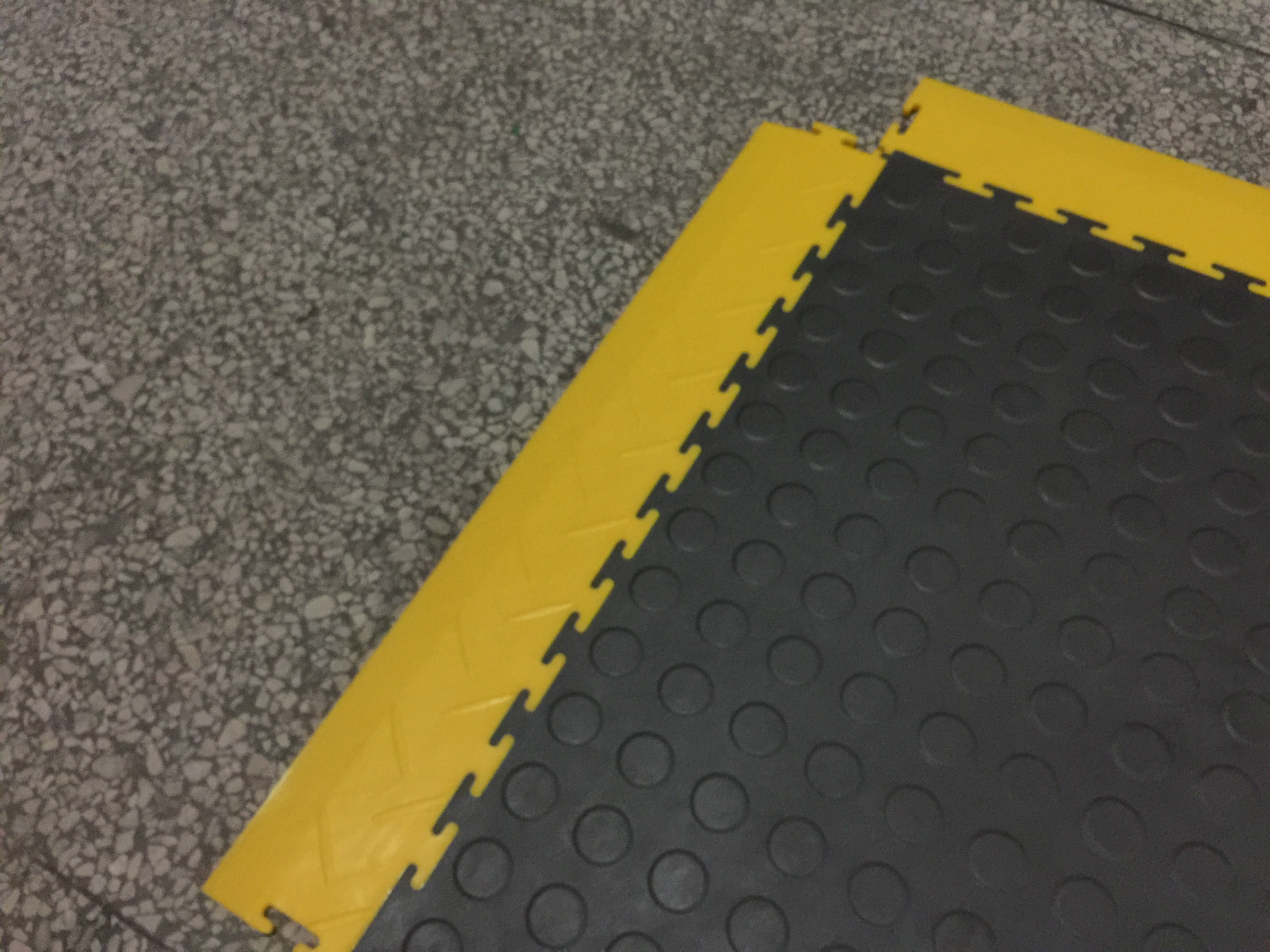 厂家直销500*120*6.5mm黄色锁扣式塑胶地板边条三边扣地板分隔条