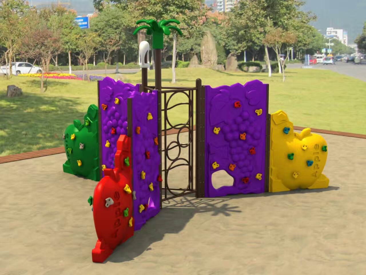 儿童三面攀岩攀爬墙架游乐设施体能训练设施幼儿园游乐场水果钻爬