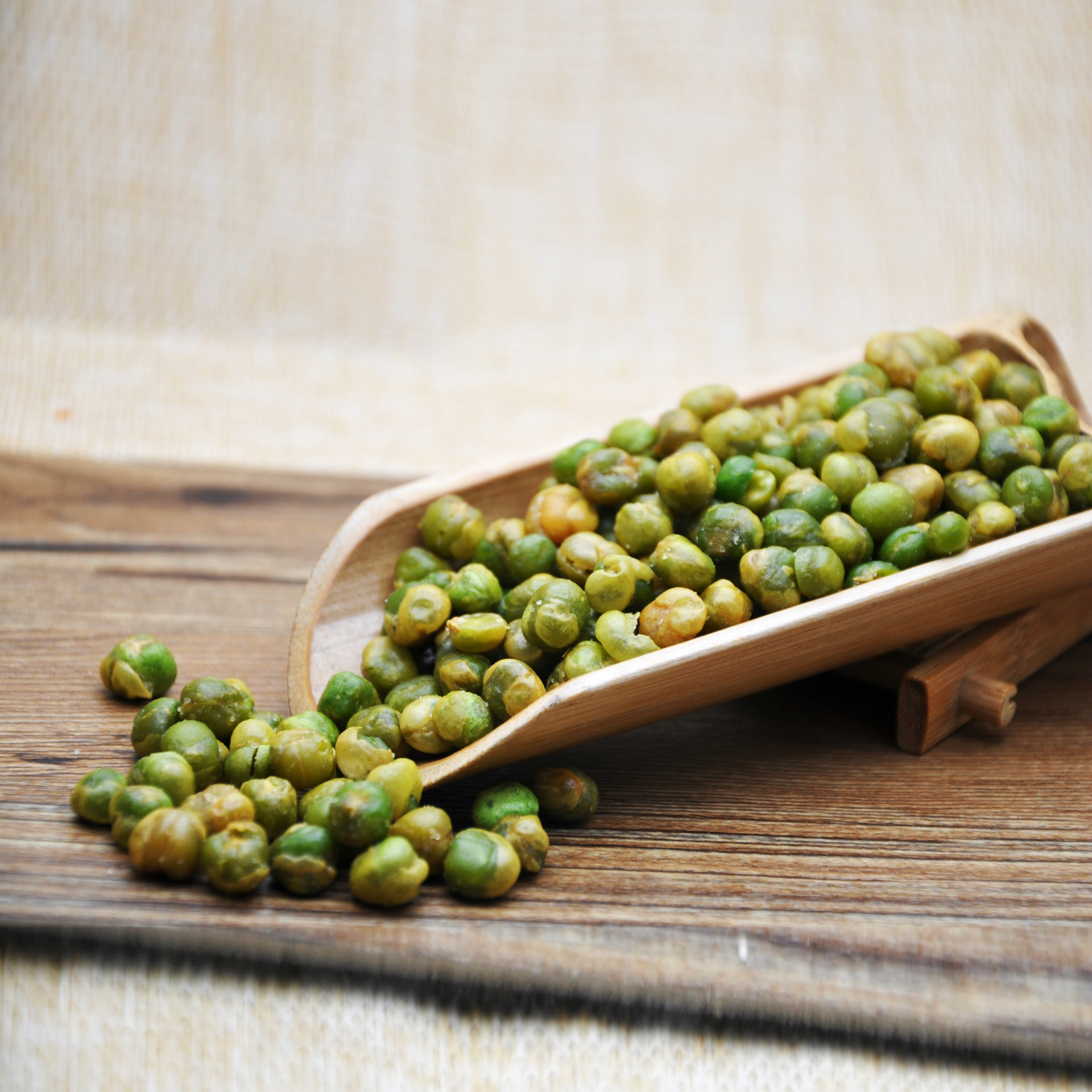 蒜香味青豆 油炸蒜香青豌豆 散装批发 下酒菜休闲食品 炒货厂家