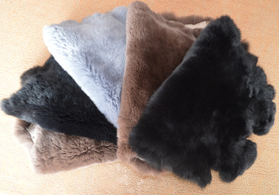 厂家直销 定制皮毛一体整张獭兔皮兔皮褥子草兔皮拔针兔皮褥子