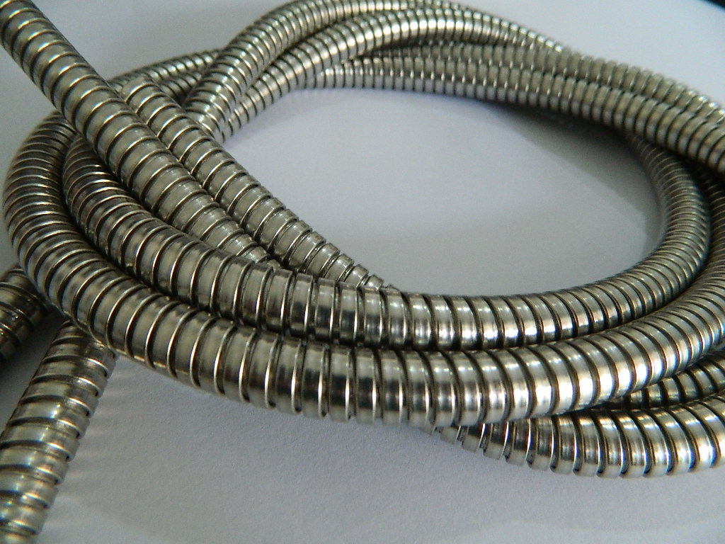武汉电线电缆专用蛇皮管,不变形,不脱扣金属护线管dn16