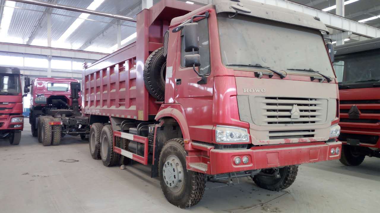 豪沃336马力国三大泵子库存后八轮自卸车底价处理