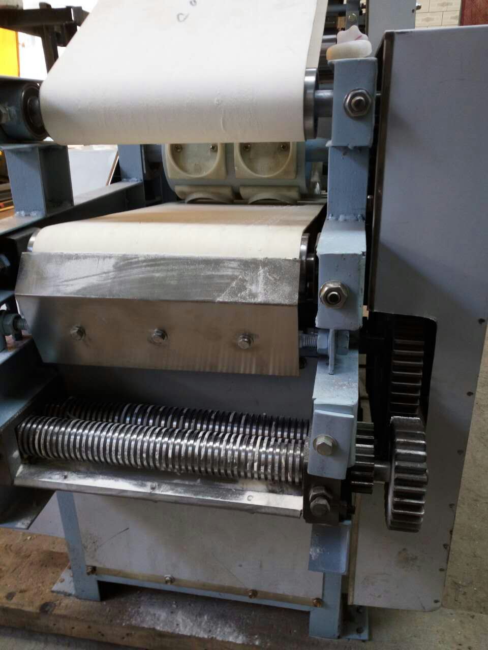 供应饺子皮机多功能 包子皮春卷皮机 不锈钢仿手工饺子皮机