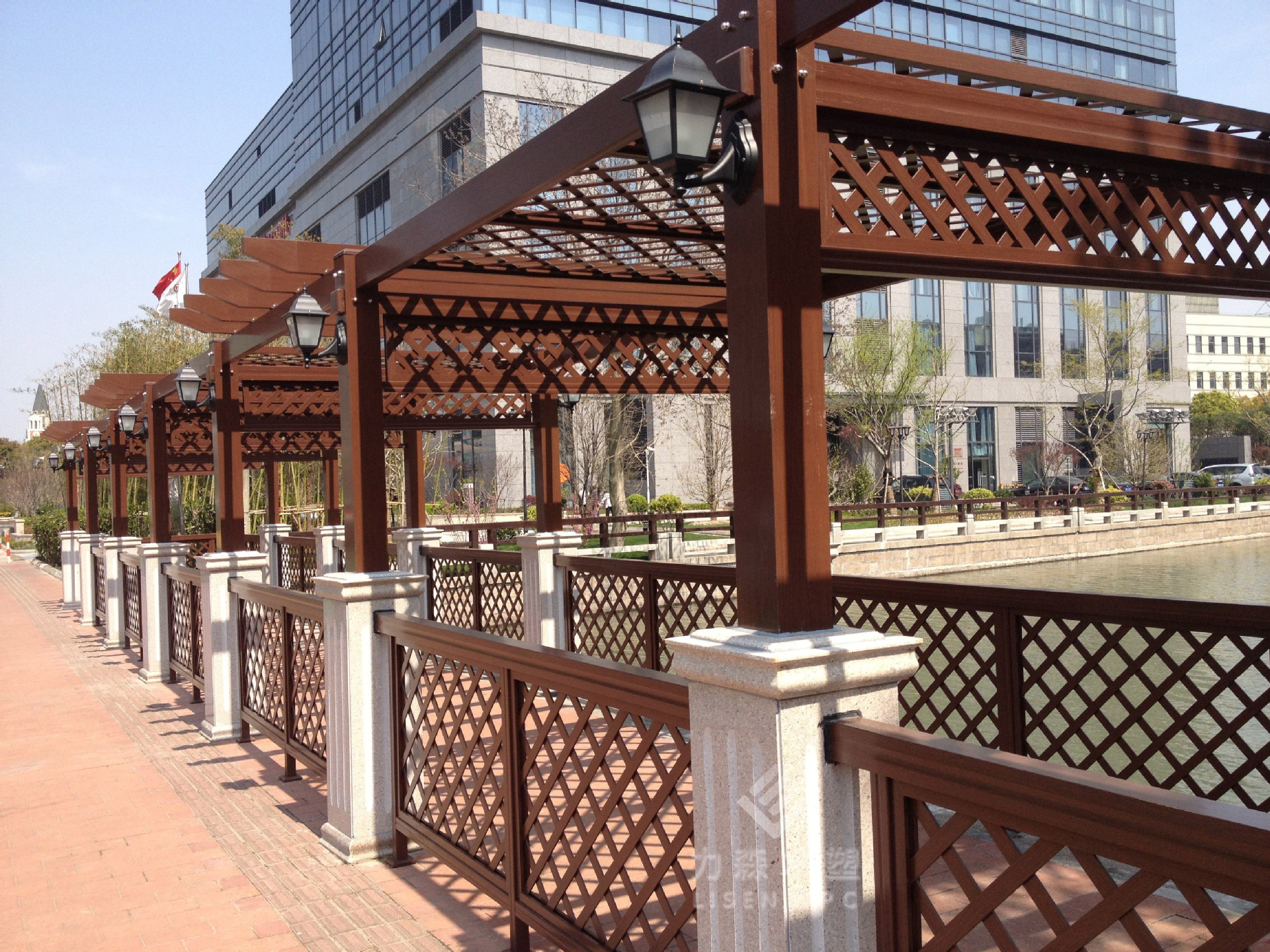 山西木塑户外长廊 厂家直销 塑木方通 木塑亭子 公园景观花架
