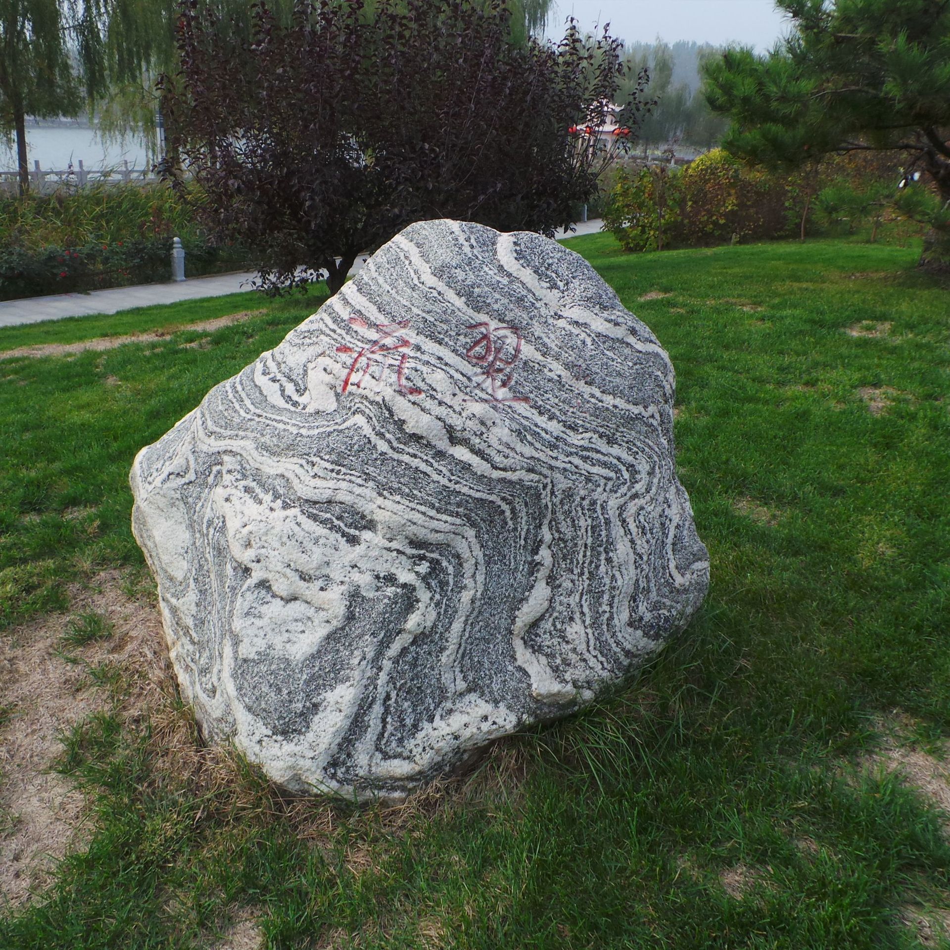 曲阳风景石厂家直销雪浪石各种款式园林景观石大型风景石广场石雕