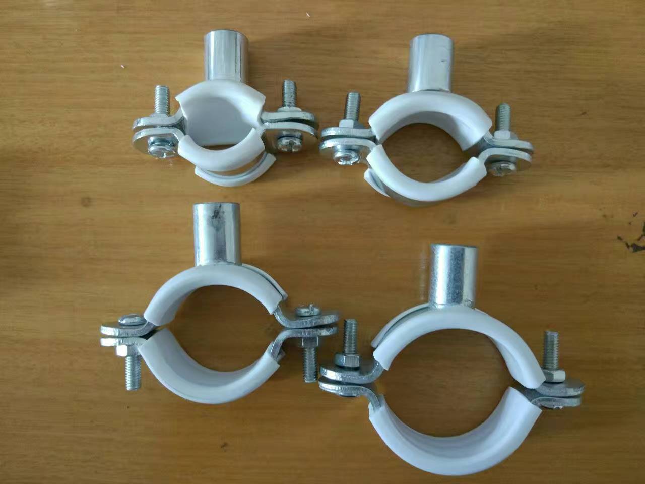 香港澳门工地包胶水管码25mm厚镀锌316包胶管码水管吊码丝杆